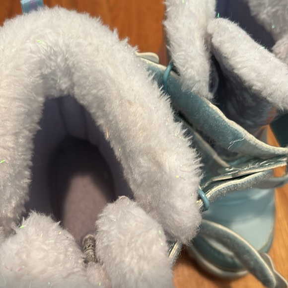 Disney Frozen II • light up winter boots with faux fur lining Size 9 - Picture 10 of 12